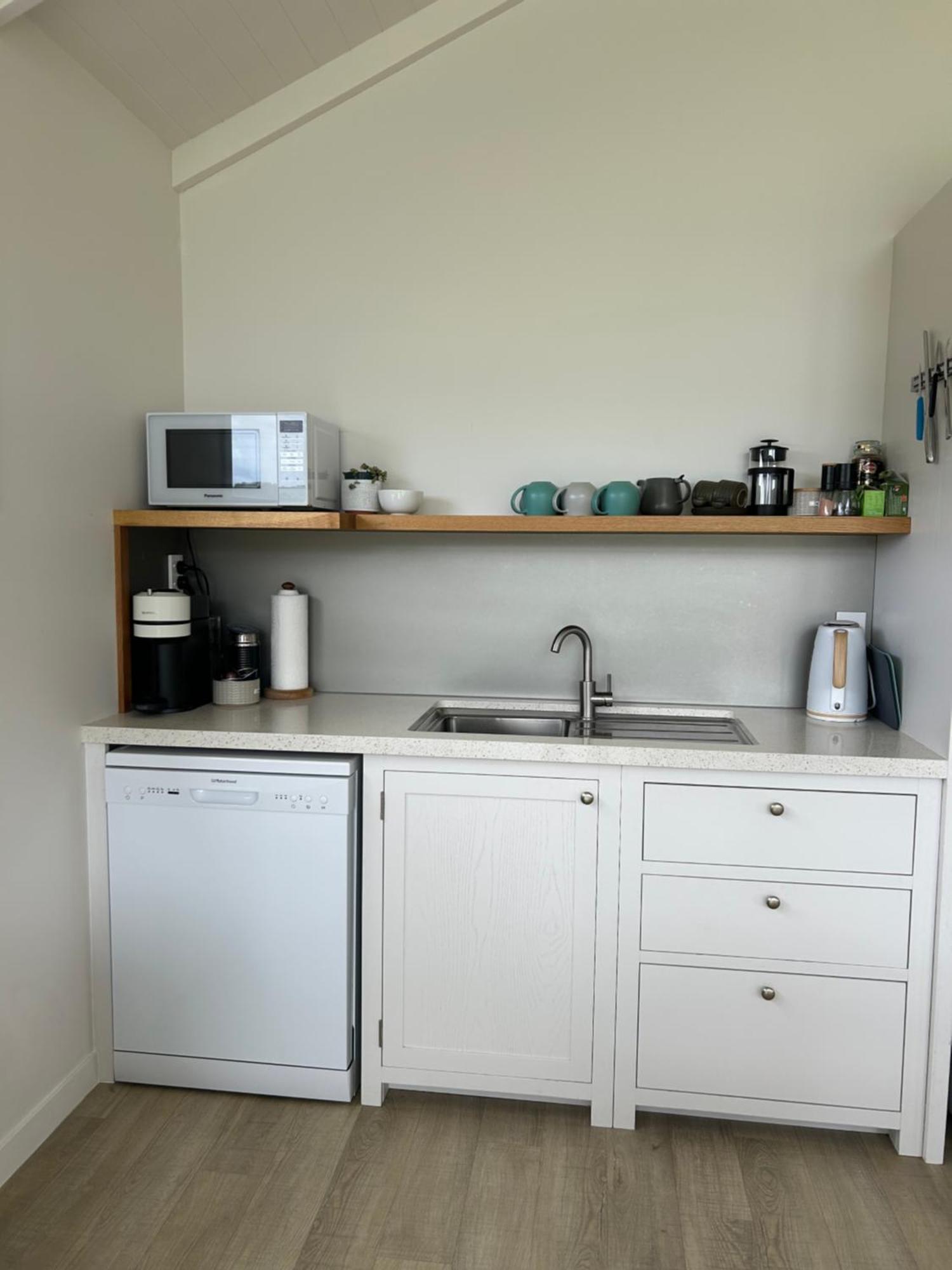 شقة Purangi Waterfront Retreat Cooks Beach المظهر الخارجي الصورة